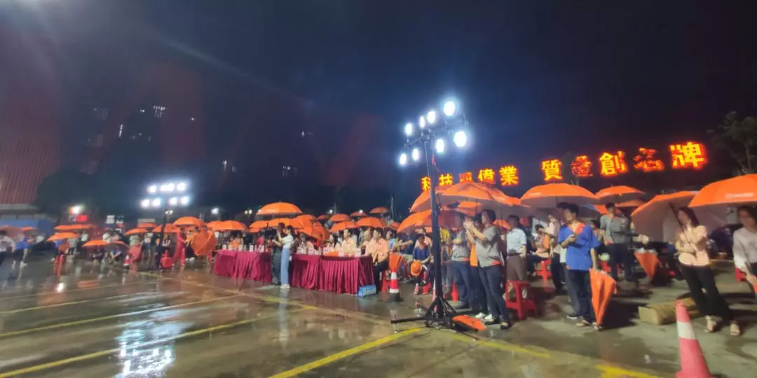 “风雨无阻，，，，，党企偕行”广东888集团集团献礼建党98周年文艺晚会圆满举行