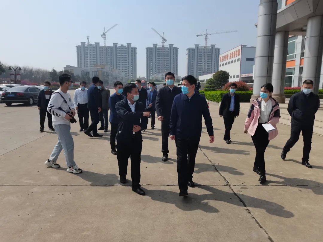 新沂市委书记陈堂清走访江苏888集团铝材，，，，，，调研企业防疫稳生产事情